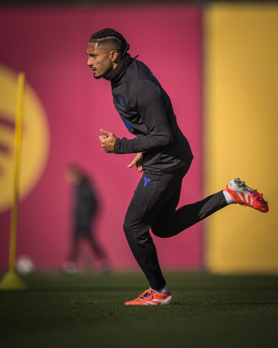 FCBarcelona's tweet photo. Rapha in action > https://t.co/StmQeFl8dD