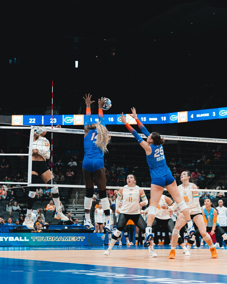 SEC's tweet image. GATORS GRIT OUT THE OPENING SET 😤

Quarterfinals • Match 10
→ Set 1
(5) @GatorsVB 27
(4) @Vol_VBall 25

#SECVB x #SECTourney