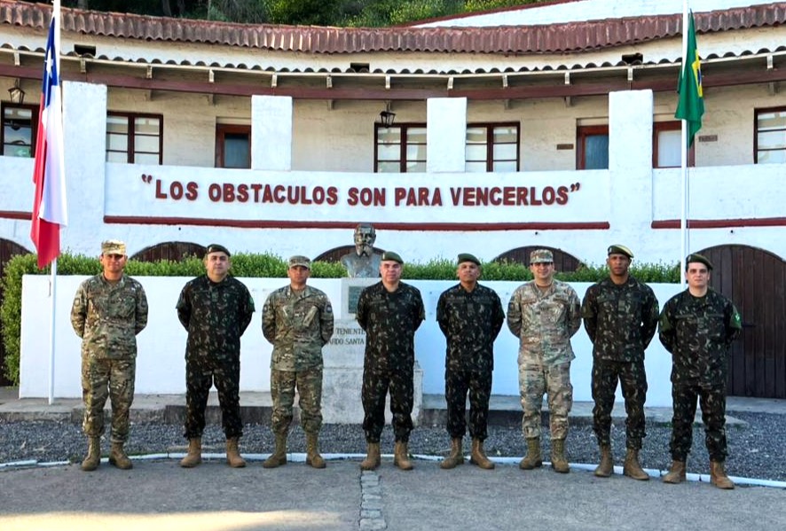 Ejercito_Chile's tweet photo. 𝐄𝐣𝐞́𝐫𝐜𝐢𝐭𝐨 𝐝𝐞 𝐁𝐫𝐚𝐬𝐢𝐥 𝐜𝐚𝐩𝐚𝐜𝐢𝐭𝐚 𝐚 𝐩𝐞𝐫𝐬𝐨𝐧𝐚𝐥 𝐝𝐞 𝐥𝐚 𝐄𝐬𝐜𝐮𝐞𝐥𝐚 𝐝𝐞 𝐈𝐧𝐠𝐞𝐧𝐢𝐞𝐫𝐨𝐬
📲https://t.co/vNpS7OBlD5
Realizó el “Curso de Pavimentación Asfáltica para Naciones Amigas”, el cual se centró principalmente en el área de operación y construcción de obras viales.
