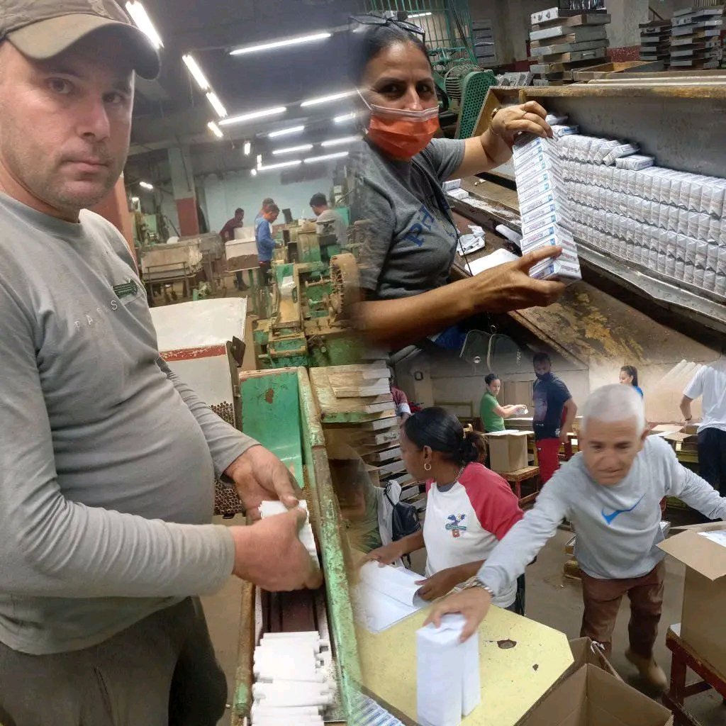 esp_control's tweet image. Nuestro colectivo laboral presente en la Jornada nacional de trabajo voluntario. 
#PorCubaJuntosCreamos
#NuestraFortalezaEsLaHerencia
#Rlavandero
#Unacajetillacuenta