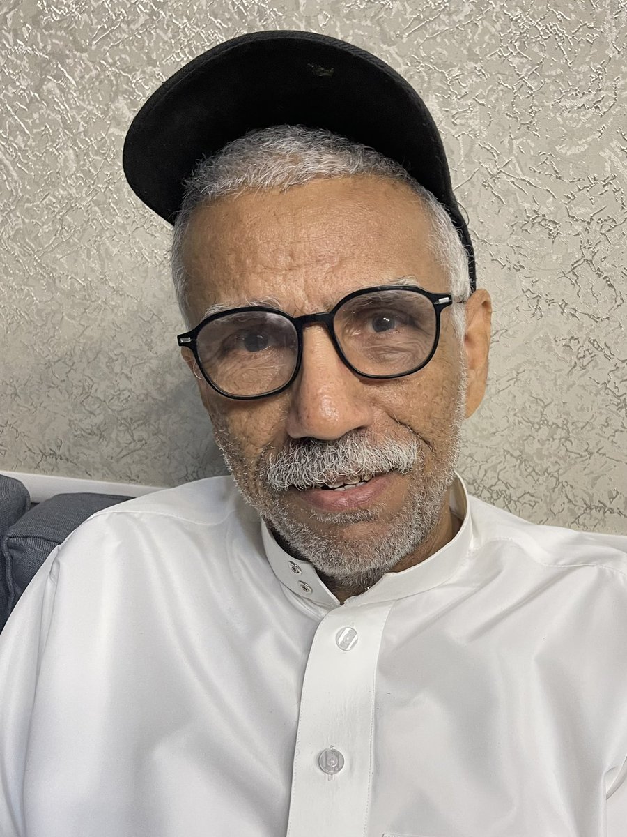 من #الأرشيف
صورة لكابتن ومدرب نادي مرخ ( #الزلفي حاليا ) الأخ العزيز الأستاذ / عبدالرحمن أحمد أبو راسين بتاريخ  22 / 10 / 1397 هـ (50) عاما وأخرى حديثة
حفظه الله ومتعنا وإياه بالصحة والعافية
#أرشيف_محمد_البدر
#أرشيف_الزلفي 
#صورة_لزمن_جميل
#الزلفي 
 #صور_قديمة_لزمن_جميل