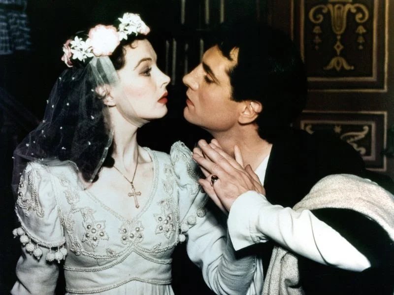 vivien leigh and laurence olivier in their 1940 stage production of “romeo and juliet”