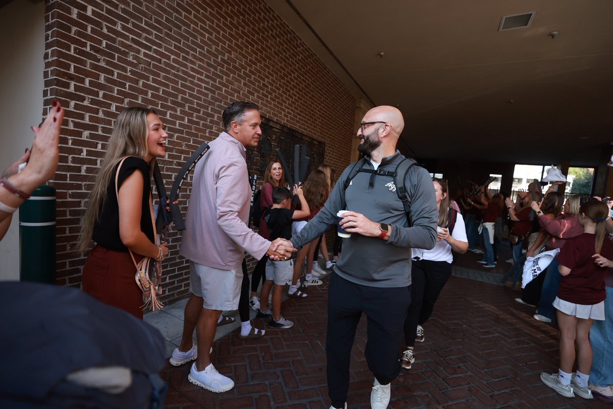 AggieVolleyball's tweet image. No one beats the @12thman 👍

#GigEm // #AggieVB