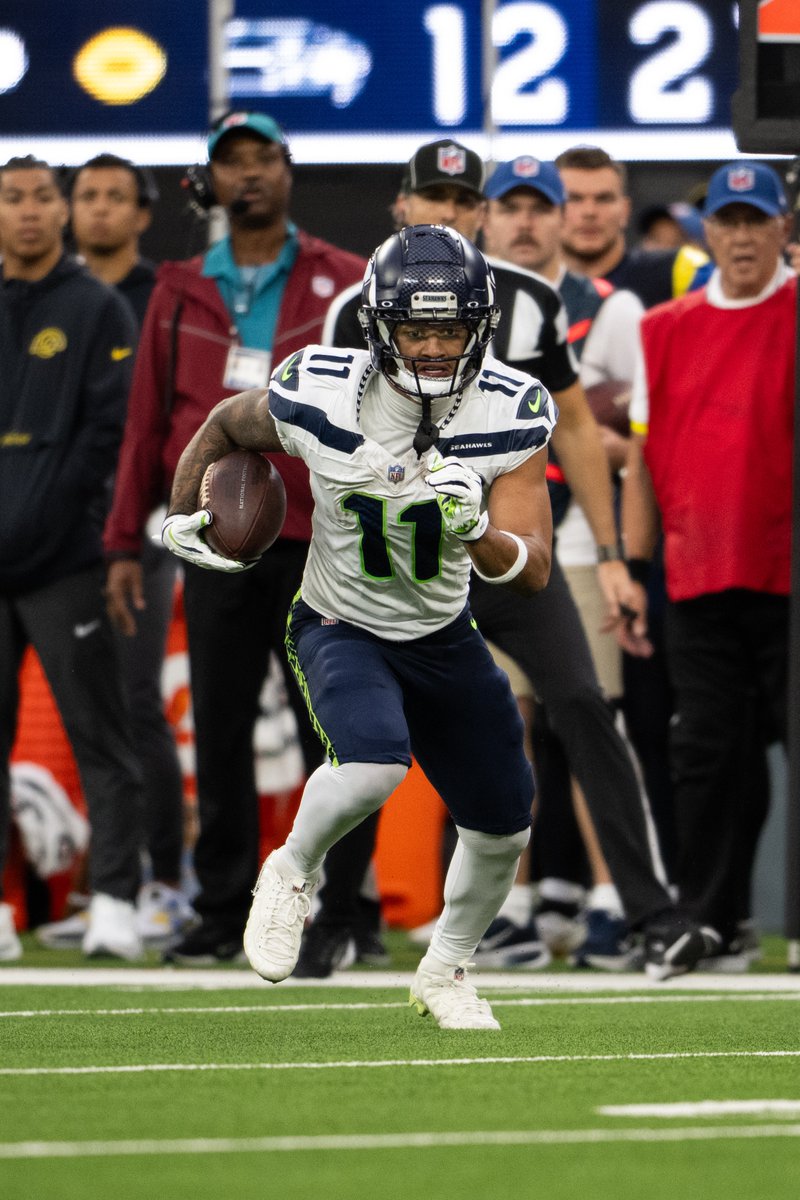 BleacherReport's tweet image. JSN has 1,309 YDS in the 11th game of the season which is a Seahawks single-season franchise record 🤯

The NFL single-season receiving record is 1,964...
