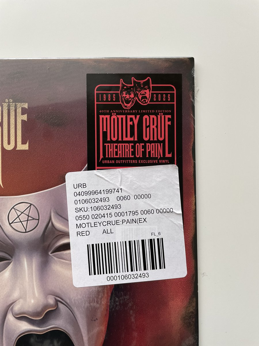 AarkeinDevaed's tweet photo. @UrbanOutfitters PLEASE, for the love of god, do not put your sticker on the top of the record's hype sticker. This is terrible. https://t.co/XG8EVbZNr8