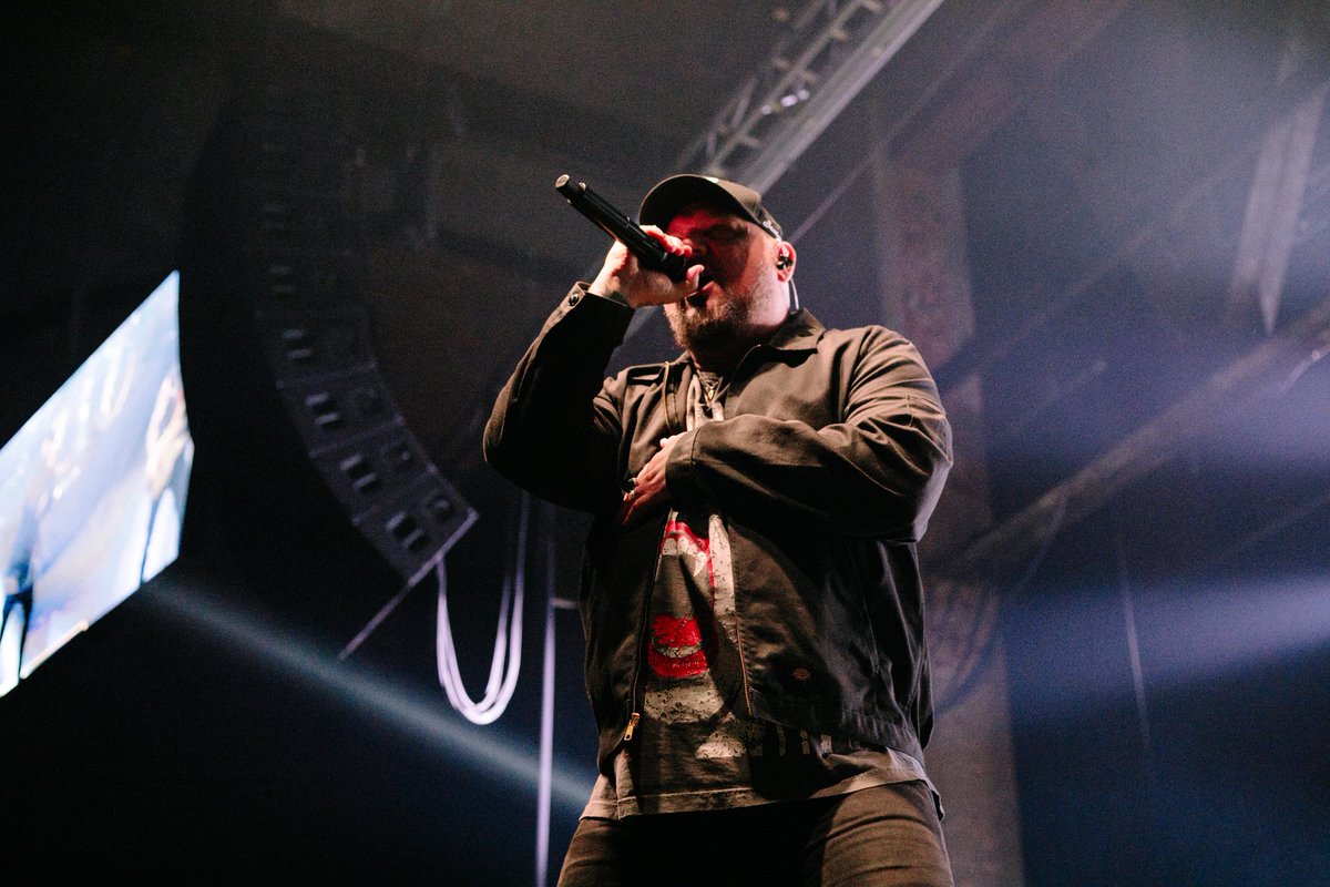 HowWeAreupdates's tweet image. Photos of @atreyuofficial with @Unearthofficial at @TheParamountNY in Huntington, NY on 11-20-25. See our full photo coverage here - tinyurl.com/3x3ttjmu

📷:@TheAndyJimenez