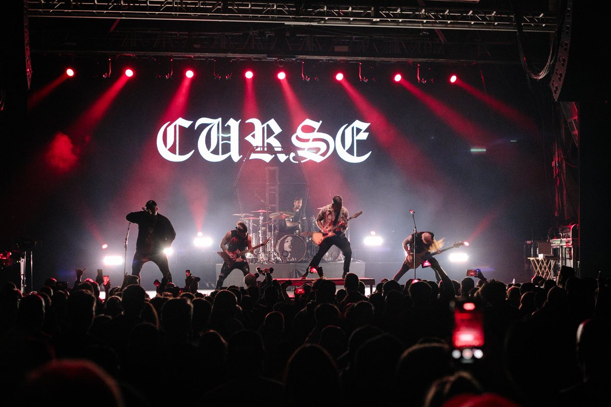 HowWeAreupdates's tweet image. Photos of @atreyuofficial with @Unearthofficial at @TheParamountNY in Huntington, NY on 11-20-25. See our full photo coverage here - tinyurl.com/3x3ttjmu

📷:@TheAndyJimenez