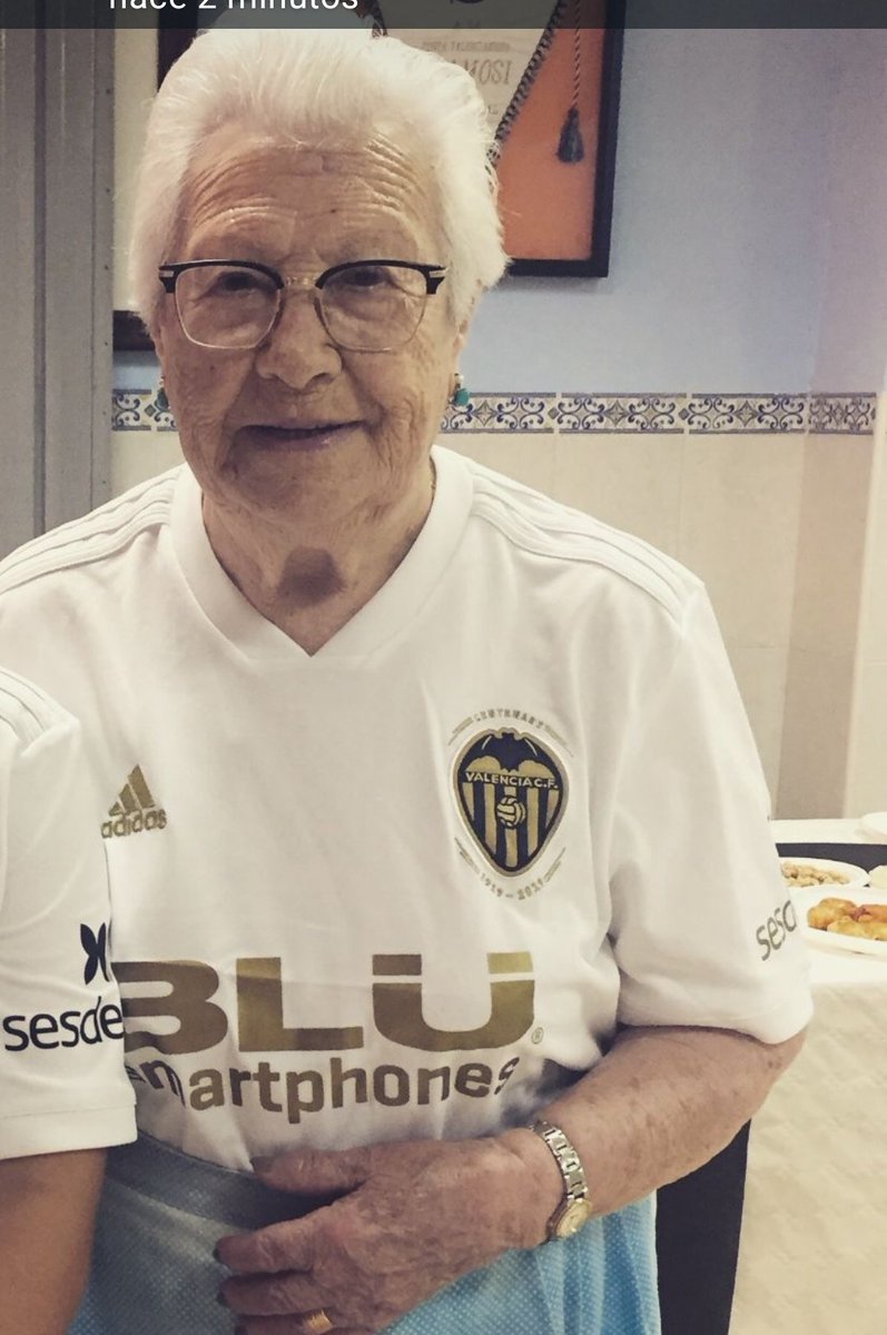 Hoy se ha marchado una excelente persona. Deja un gran vacío en nuestra familia y en nuestra peña. Hemos disfrutado de su bondad, de su simpatía, de sus cuidados y de lo bien que cocinaba. La peña Valencianista LLAMOSI nunca te olvidará, te vamos a extrañar mucho tía María. D.E.P