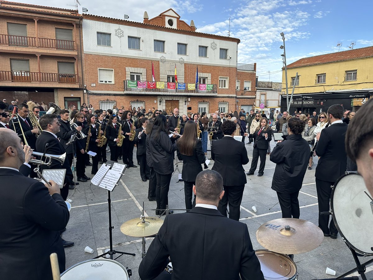 RodrigoMoreras's tweet photo. Un placer acompañar a la Agrupación Musical San Bartolomé y al Coro Fernando III en la celebración de Santa Cecilia con llenazos en sus conciertos y la prueba de que la música se vive de otra manera en nuestro pueblo. https://t.co/DVZR3dfX8v