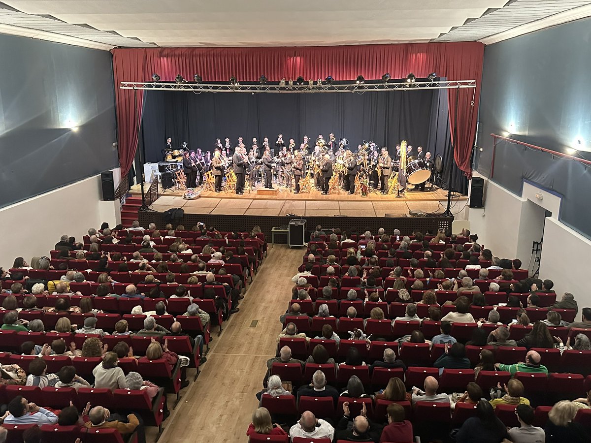 RodrigoMoreras's tweet photo. Un placer acompañar a la Agrupación Musical San Bartolomé y al Coro Fernando III en la celebración de Santa Cecilia con llenazos en sus conciertos y la prueba de que la música se vive de otra manera en nuestro pueblo. https://t.co/DVZR3dfX8v