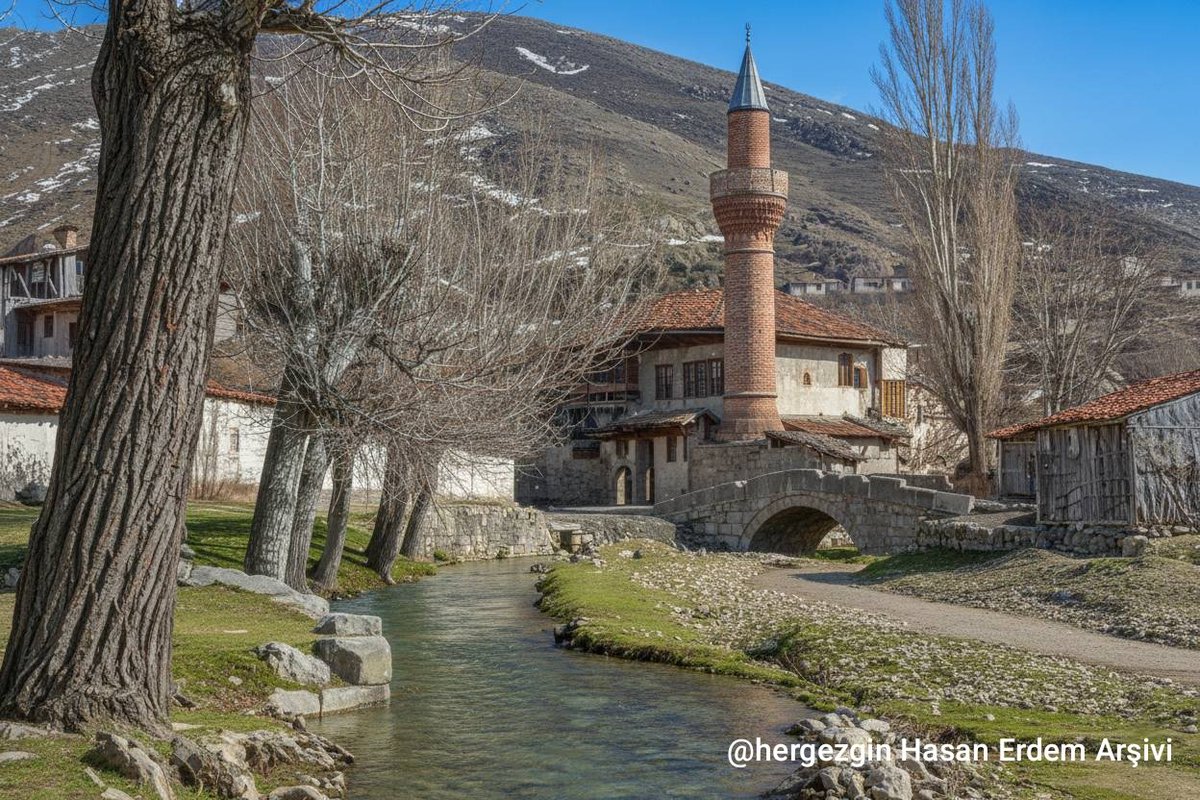 15.yy. Bicaroğlu Hamzabey Zaviyesi (günümüz Çekenli Cami) Tokat'ın ilk Osmanlı eseridir.
Solda 1992 yılında yıkılan 18.yy Çekenli Hamamı
Behzad (Aksu) Deresi ve döneminde dere üzerinde yer alan 6 adet köprüden biri

Fotoğraf :1920 yılına ait  siyah beyaz orjinalinden renklendirme