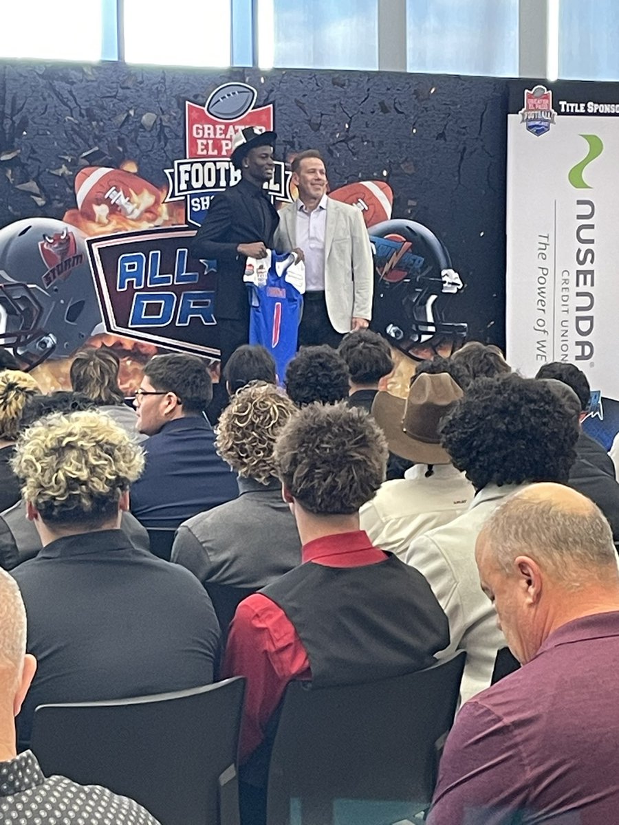 ELDO_FB's tweet image. @JaDariusanders and @Matthew158267 Representing The Empire at the @915Showcase All-Star Draft! @EDAztecs_HS @SocorroISD @NMSU_Football
