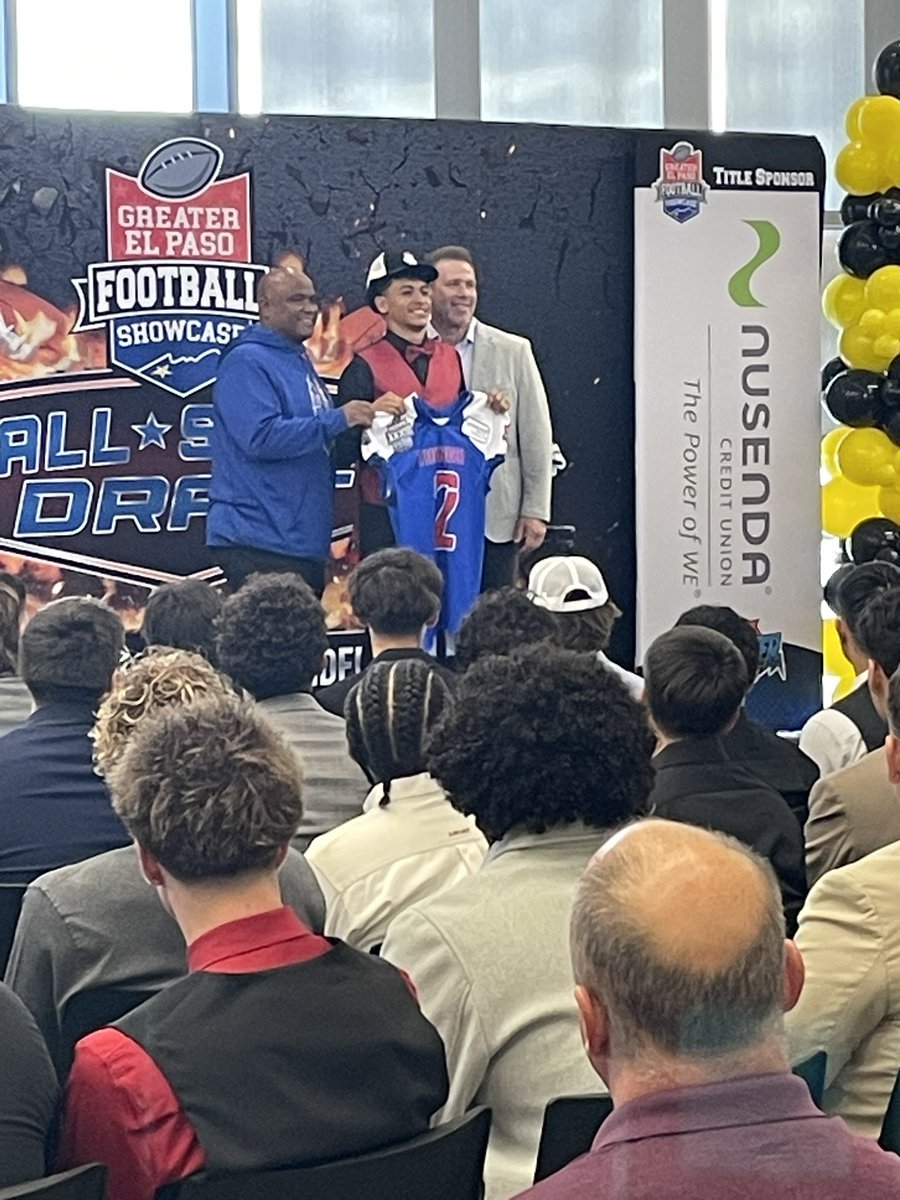 ELDO_FB's tweet image. @JaDariusanders and @Matthew158267 Representing The Empire at the @915Showcase All-Star Draft! @EDAztecs_HS @SocorroISD @NMSU_Football