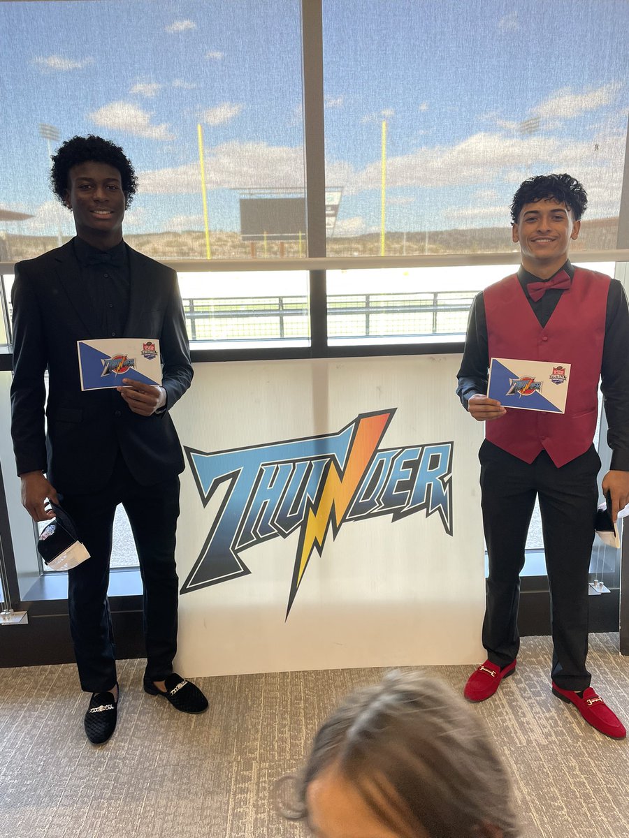 ELDO_FB's tweet image. @JaDariusanders and @Matthew158267 Representing The Empire at the @915Showcase All-Star Draft! @EDAztecs_HS @SocorroISD @NMSU_Football