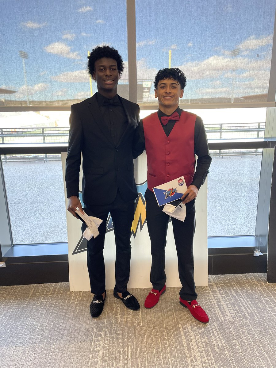 ELDO_FB's tweet image. @JaDariusanders and @Matthew158267 Representing The Empire at the @915Showcase All-Star Draft! @EDAztecs_HS @SocorroISD @NMSU_Football