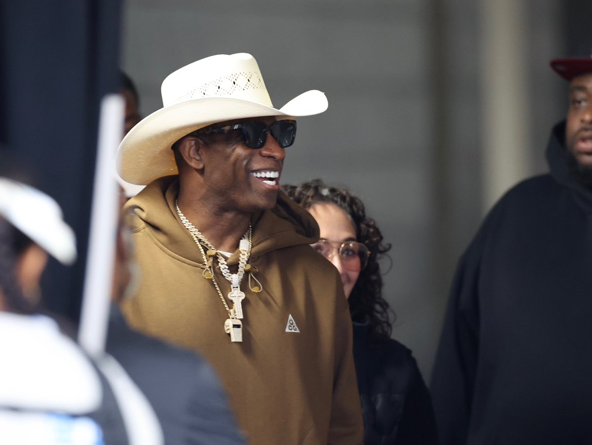 MaryKayCabot's tweet image. Here is Deion Sanders arriving at Allegiant for Shedeur Sanders first start. #Browns #Raider