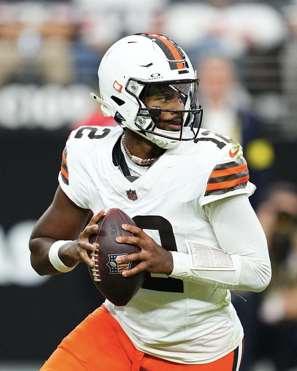 ComplexSports's tweet image. Shedeur Sanders ties No. 1 pick Cam Ward in QB wins despite less 10 career starts 👀