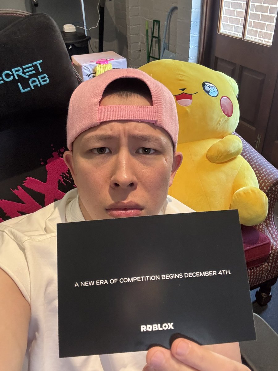 BundunLive's tweet image. bro @Roblox just sent me this in the mail, what is this for 👀 #ad