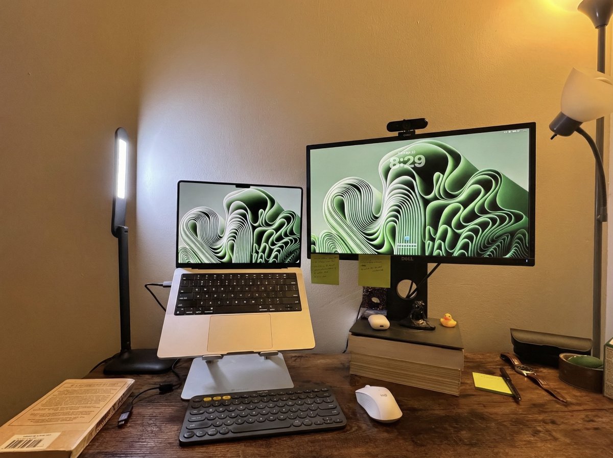 deepc98's tweet photo. Less clutter, more clarity.
Found my focus zone by stripping away the excess. Minimalism isn’t about having nothing; it’s about making room for what truly matters.
Does a clean workspace help you think better?
#minimalism #desksetup #productivity #workfromhome #mindfulspace
@Apple @Logitech
