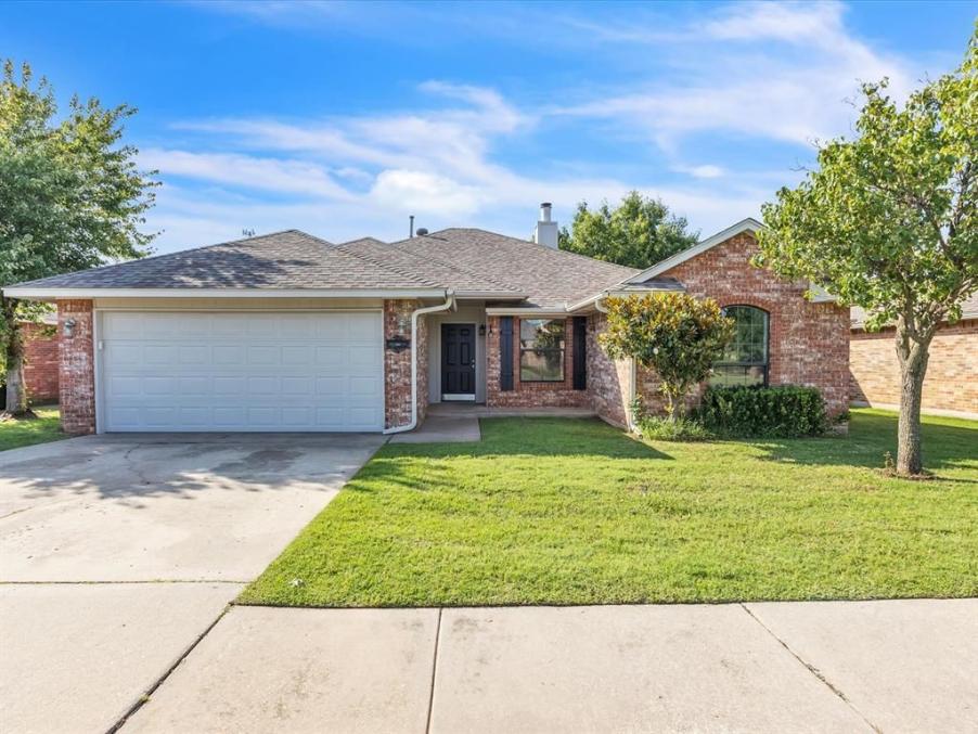 WyattPoindexter's tweet image. Refreshed Yukon home in gated spot: 3 beds, study, covered deck, fresh updates—great for family life near everything!
Listed by Wayne Kirby – The Agency Oklahoma
#YukonOK #GatedCommunity #TheAgencyOK #4001ToriPL