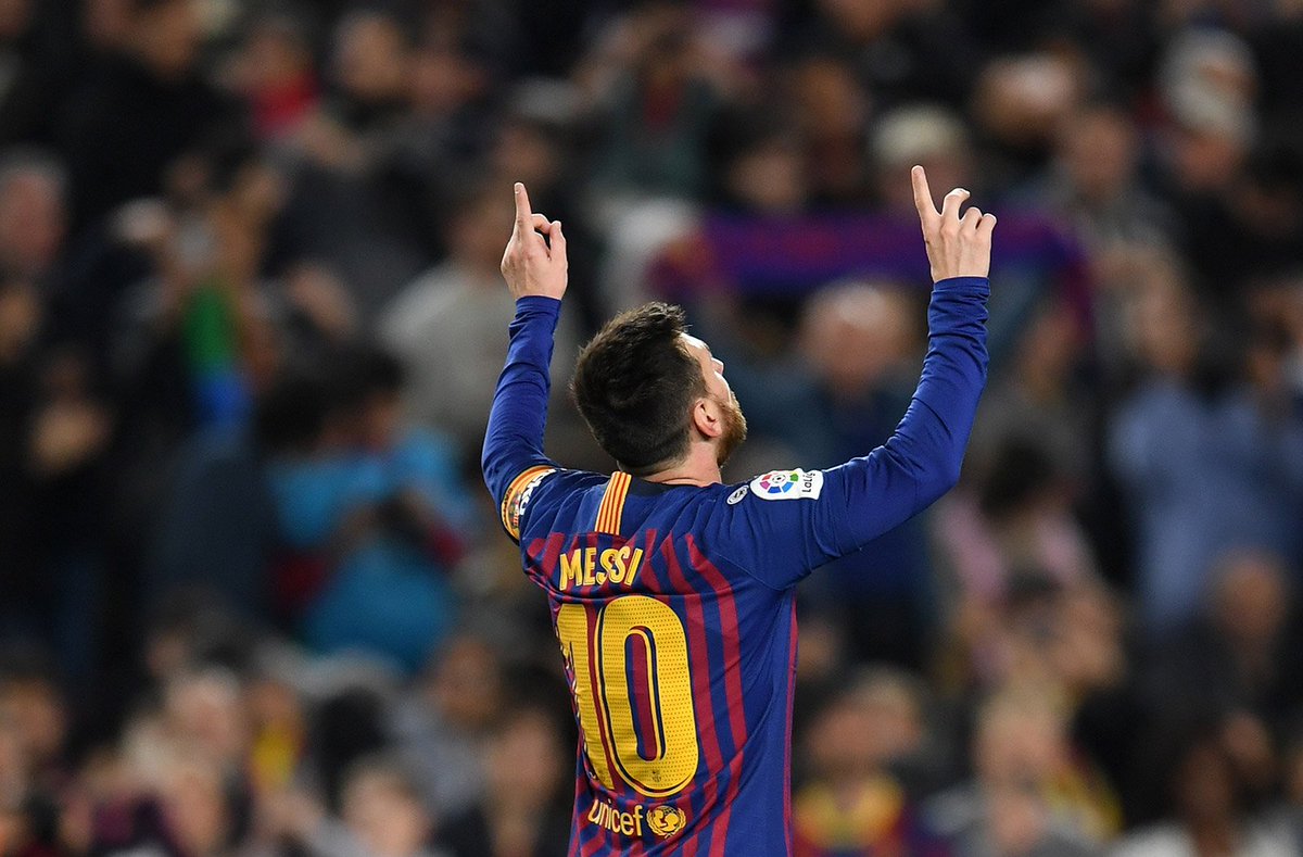 Leo Messi has just equalled Ferenc Puskás as the top assisters in football history. (404)
