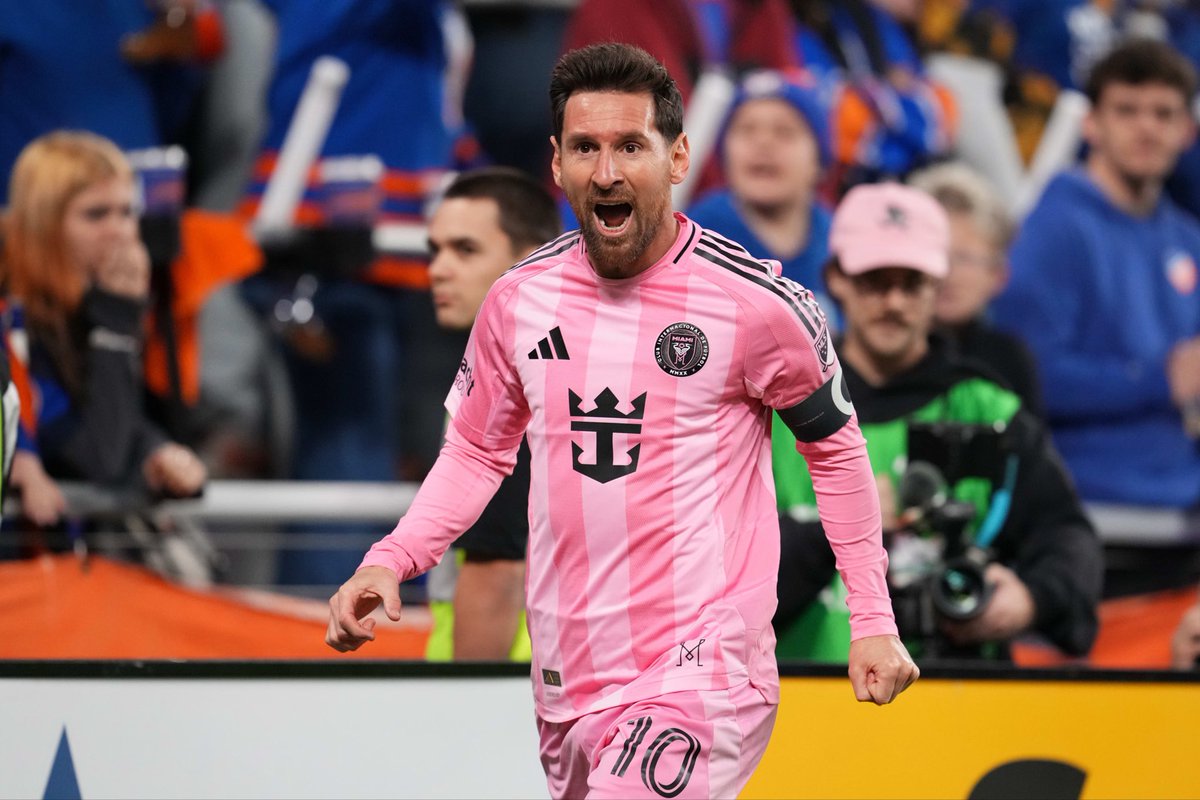 ExclusiveMessi's tweet image. 🚨 Lionel Messi as a 38 year old:

🏟️ 27 Matches
⚽️ 30 Goals
🅰️ 20 Assists

ABSOLUTE MONSTER.