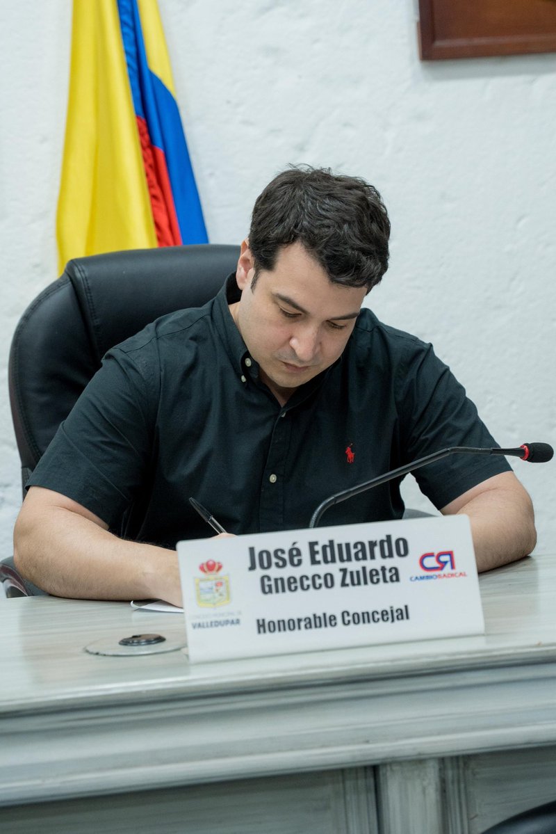 Esta noche fue elegido presidente de ⁦<a href="/ConcejoVpar/">Concejo de Valledupar</a>⁩, ⁦<a href="/LaloGnecco/">Lalo Gnecco - LG</a>⁩, estará acompañado en la primera vicepresidencia por ⁦<a href="/WilfridoOrtizA/">Wilfrido Ortiz Arias</a>⁩ y en la segunda ⁦<a href="/jorgeluisarzuag/">Jorge Luis Arzuaga</a>⁩. Asumirán la mesa directiva en enero de 2026.