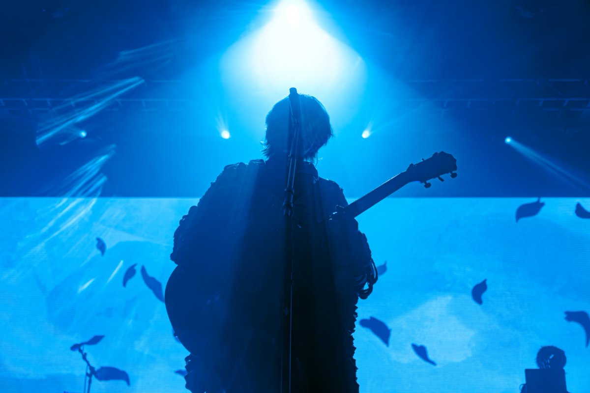 日신예 나토리, 첫 내한 공연 성료 "韓팬들 에너지 잊지 못할 것" 
#나토리 #なとり #natori #내한공연 #성료 #iMBC연예 

나토리는 ‘서툰 연극(猿芝居)’과 ‘금목서(金木犀)’로 포문을 열었고, 서울 팬들을 위해 준비한 특별한 편곡과 무드가 더해지며 초반부터 열띤 호응을 이끌어냈다.

이어 나토리