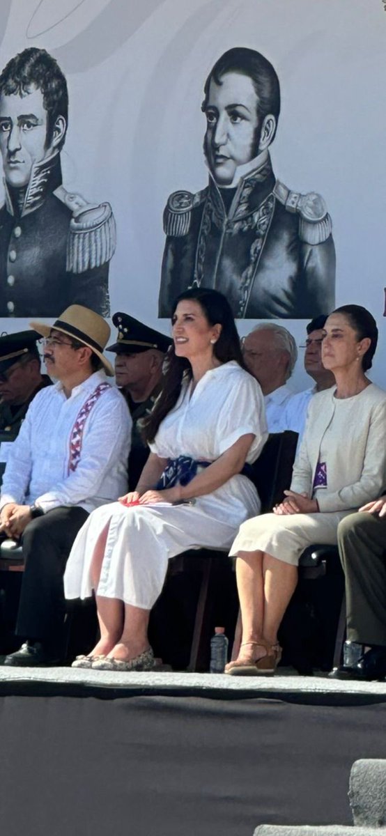 Nuestra diputada, presidenta de la cámara de diputados <a href="/kenialopezr/">Dra. Kenia López Rabadán</a>  TIENE MAS PRESENCIA DE PRESIDENTA que la sheinbaum.👏👏👏👏

La claudia tiene cara de vinagrillo estreñido 😝🤣🤣🤣🤣🤣🤣👇🤣