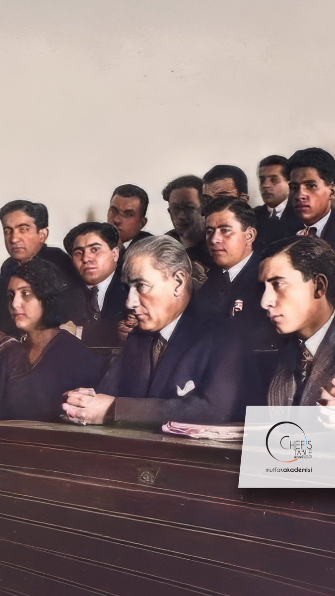 ChefsTableMutAk's tweet image. Başta Başöğretmen Mustafa Kemal Atatürk olmak üzere, ülkemizin her köşesinde ışığıyla geleceğimizi aydınlatan tüm kıymetli öğretmenlerimizin 24 Kasım Öğretmenler Günü kutlu olsun.
