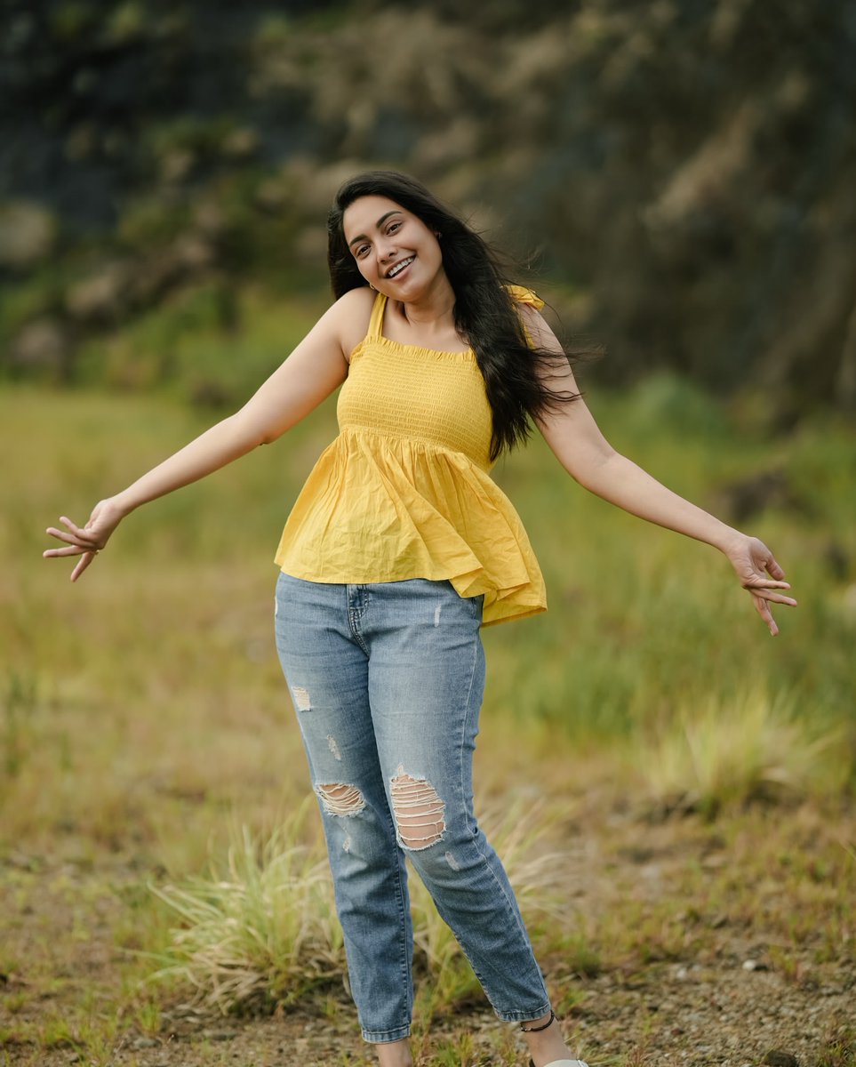 Weekendvibes_'s tweet image. Pavithra Janani 💛

#Pavithra #PavithraJanani