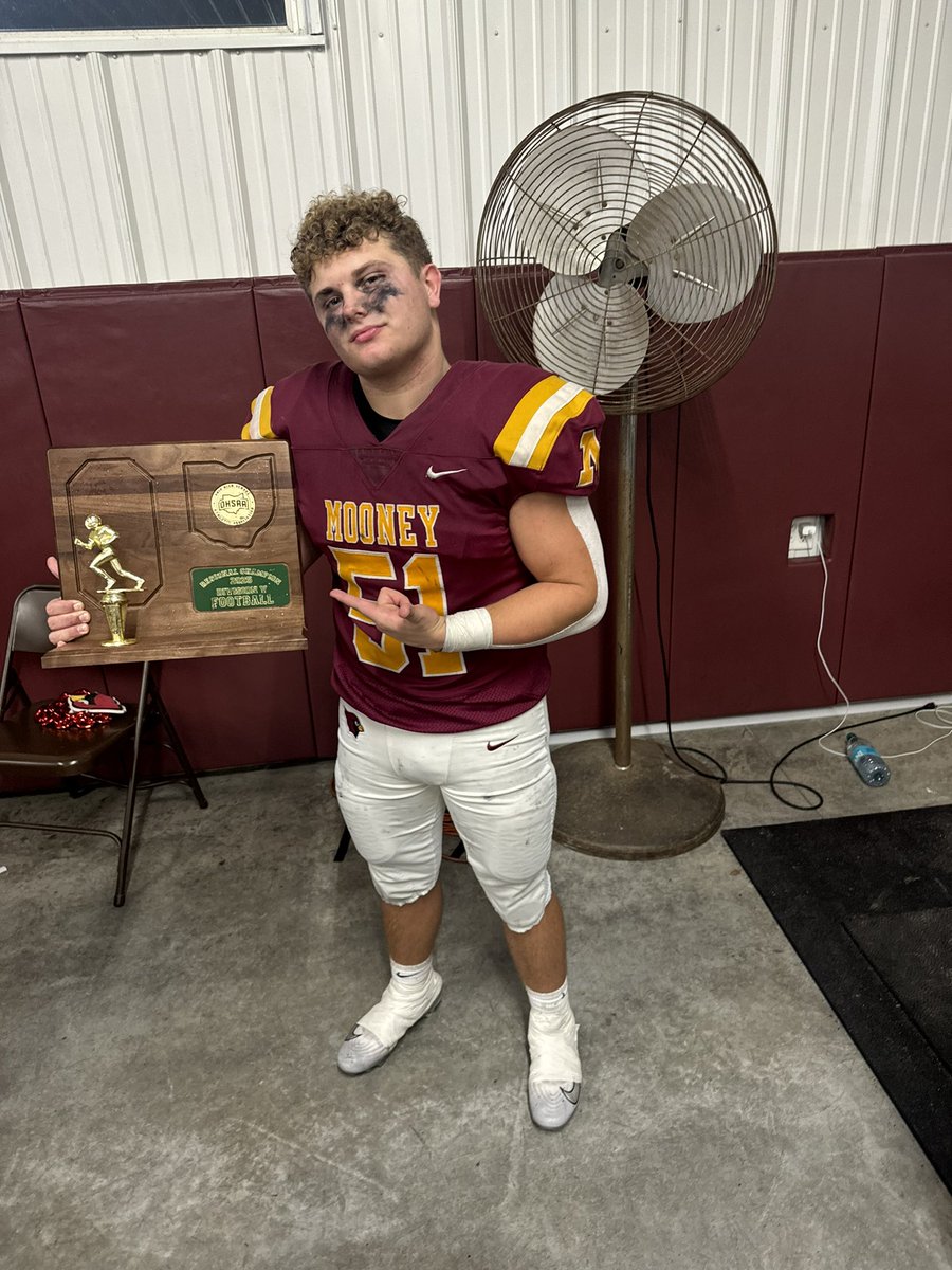 D5 regional champs with my brothers🤞🏻🏆 
2 more to go 
<a href="/football_mooney/">Cardinal Mooney Football</a>