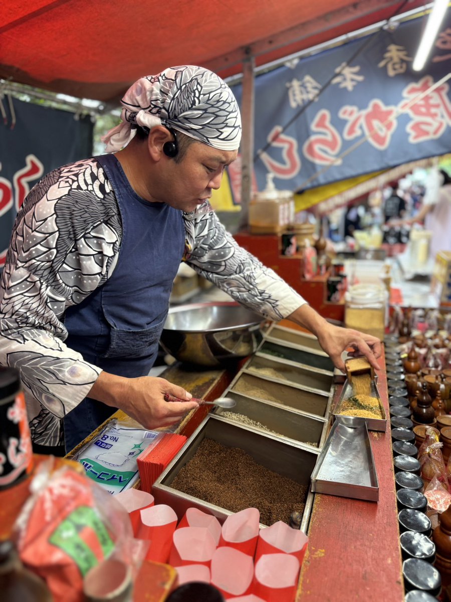 mamo0526's tweet photo. #拡散希望 
出店予定です
本日11月24日
昨日に引き続き
浅草酉の市に出店しております🌶️
営業時間は21時まで
お気軽にお声かけ下さい😊
本日で今年の酉の市も最後となります
ご来店お待ちしております
#浅草
#酉の市
#七味唐辛子 https://t.co/hVLuTtdQvz