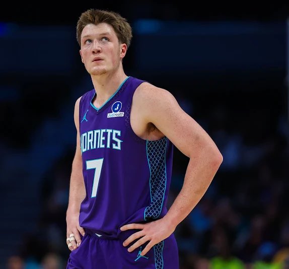 Hornets Lead tweet media