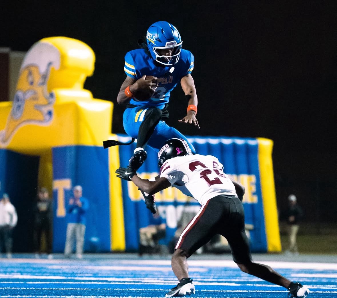 Bray_Williams8's tweet photo. Check out Braylen Williams on @Hudl https://t.co/CZH9P8R9WR #hudl  regular season highlights ⛹🏽‍♂️ @ThardiN1235 @Coach_TWard @MacCorleone74 @wesnab4646 @foote_chad @TupFB @247Sports @Zach_Berry @Rebels247 https://t.co/3gRswrCvyz