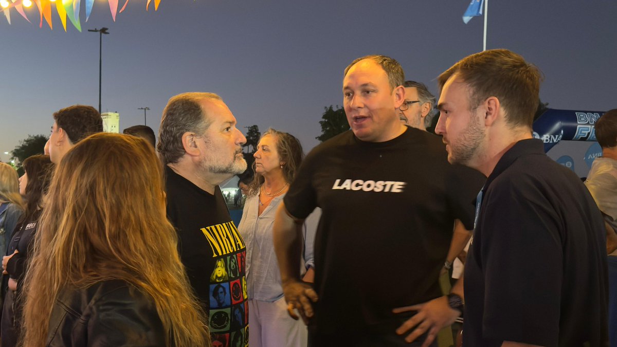 ✅  Y en la misma zona de la ciudad, el #BNAFest donde Desarrollo Económico y Empleo <a href="/DesarrolloRos/">Secretaría de Desarrollo Económico y Empleo</a> de <a href="/MuniRosario/">Municipalidad de Rosario</a> acercó a emprendedores que participan de los programas locales en este evento que visitó la ciudad con <a href="/BancoNacion/">Banco Nación</a>