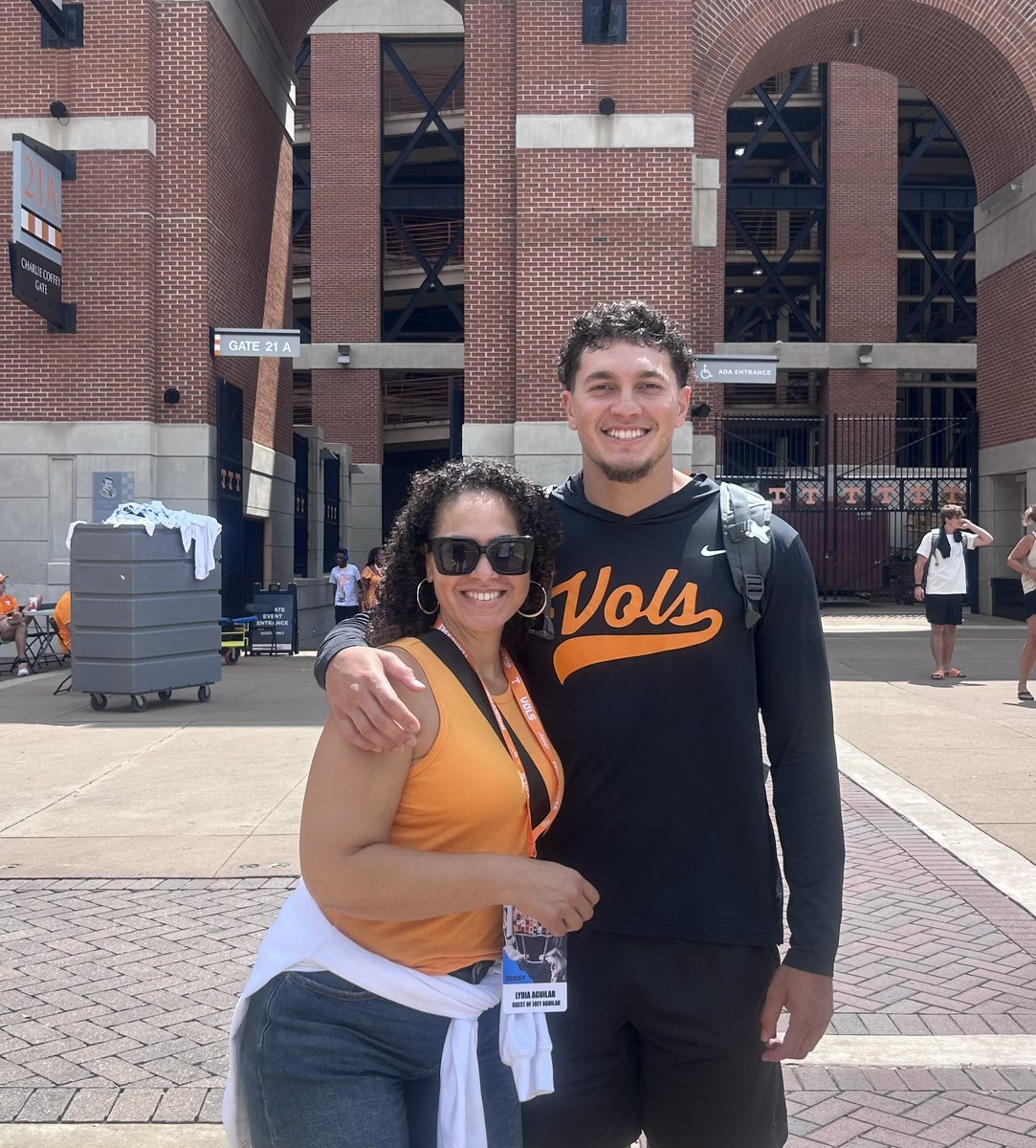 pancakesanbacon's tweet photo. Our team mom    >    their team mom. https://t.co/oQvnUUo4TK