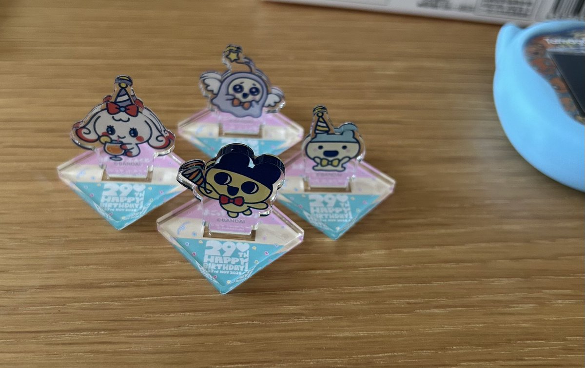 MILLI_765's tweet photo. ミニアクリルスタンド可愛すぎる…！もっと買えばよかったかも…でもこの大きさで660円はお財布が痛いなぁ😇 https://t.co/pNXgHQBWWO