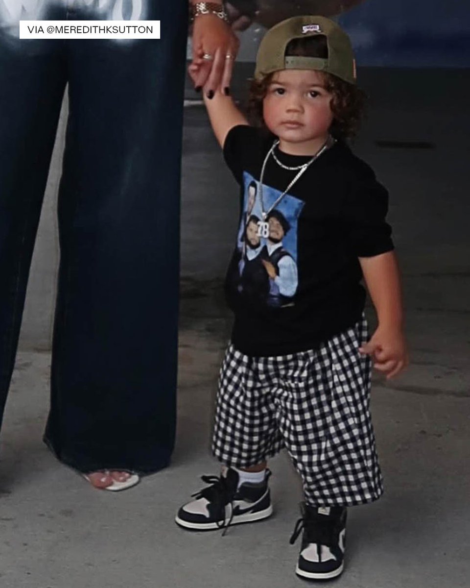 Tristan Wirfs' son with the ultimate gameday fit 😮‍💨