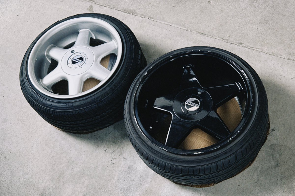 runxta3's tweet image. いつかは欲しいと願ったフツーラ君、キャリパー外周が当たって履けないのでラルゴ君と共にコレクションとして余生を過ごしてもらいます👋