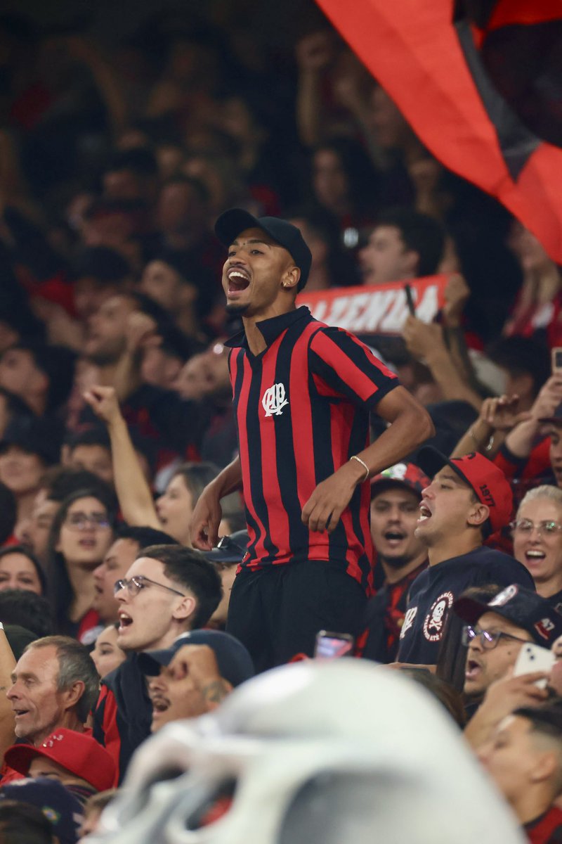 Promessa é divida. Foi do caralho0000!!!

E nunca para de cantar 🎵☠️