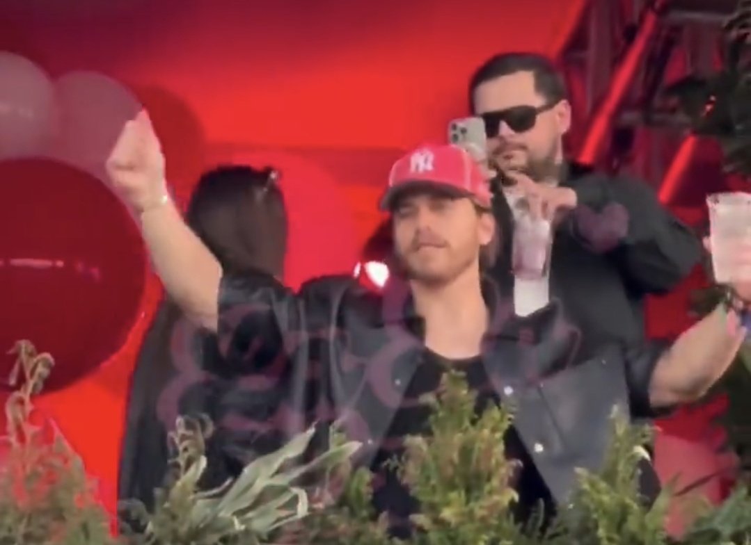 esmeHotmailcom's tweet image. Lo tkm disfrutando del flow fest LOMECAN EN FLOWF