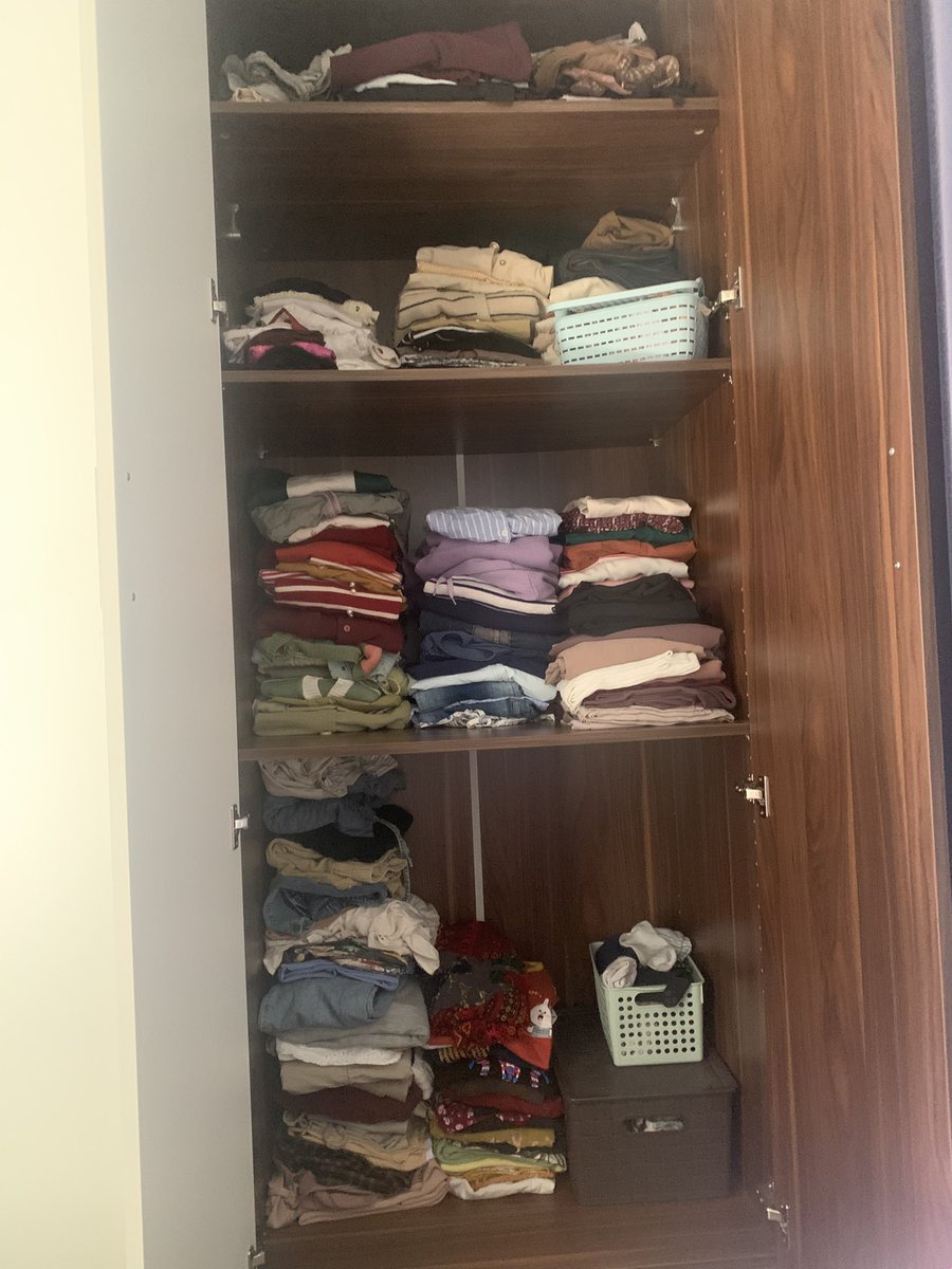 badchord's tweet photo. sak lemari full tp she be like “gadue baju” https://t.co/ivDZ20S0Ey