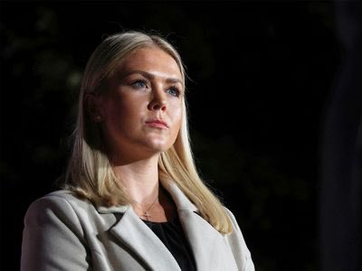 kent4457's tweet photo. Stepford Wife reincarnated https://t.co/vuRB7empK2