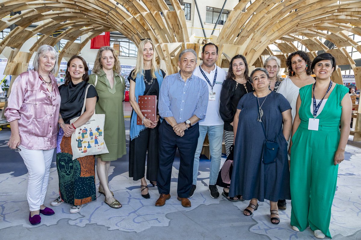 camaradellibro's tweet photo. Despedimos nuestro primer fin de semana de #FILSA2025 📚✨ con una selección de grandes momentos entre libros, lectores y autores.
¡Los esperamos desde este lunes con entrada gratuita hasta el jueves! Encontrémonos en FILSA 2025. 🙌
#FILSA #CámaraDelLibro https://t.co/5j0pmxfjFk