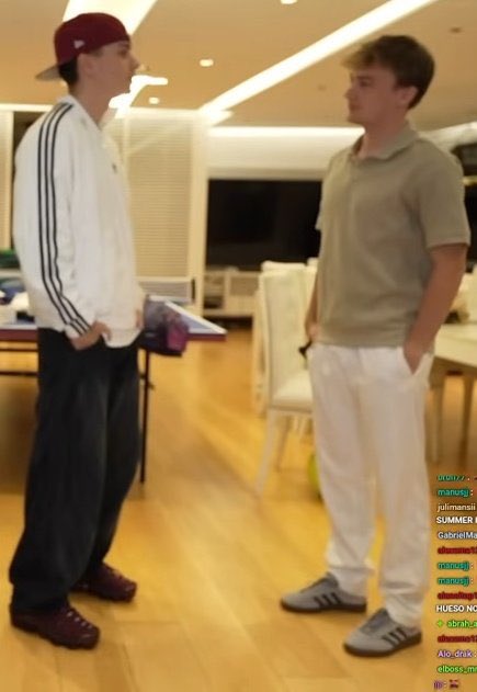 fratrryloverr_'s tweet image. dios los outfits *insert meme persona vestida de traje y un turrito*