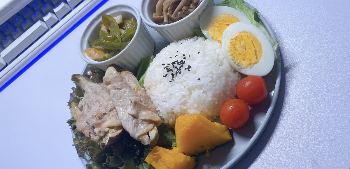 一人暮らししてて、デスク以外の場所でご飯食べる人って居るんですか？
はは、意識高いっすね( ᐙ )ｸﾞｯﾄﾓｰﾆﾝｸﾞ