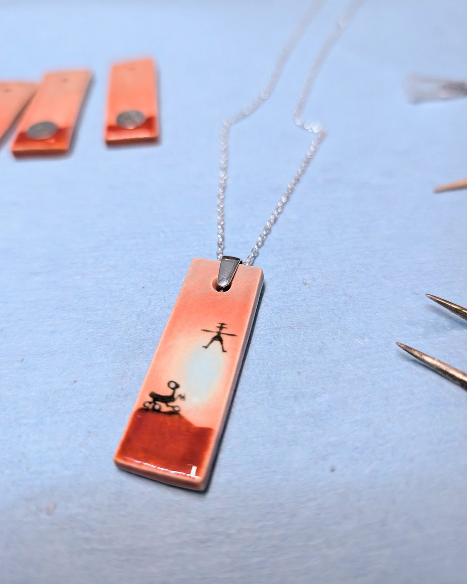 ScienceSocks's tweet image. [On the bench today ⚒️ #BehindTheScenes]

I&apos;m working on these ✨amazing✨ hand-painted #mars #rover pendants as part of my collab with celestial pottery artist @amyraehill🤩

All one-of-a-kind, launching soon:
sciencesocks.co/pages/amy-rae-…