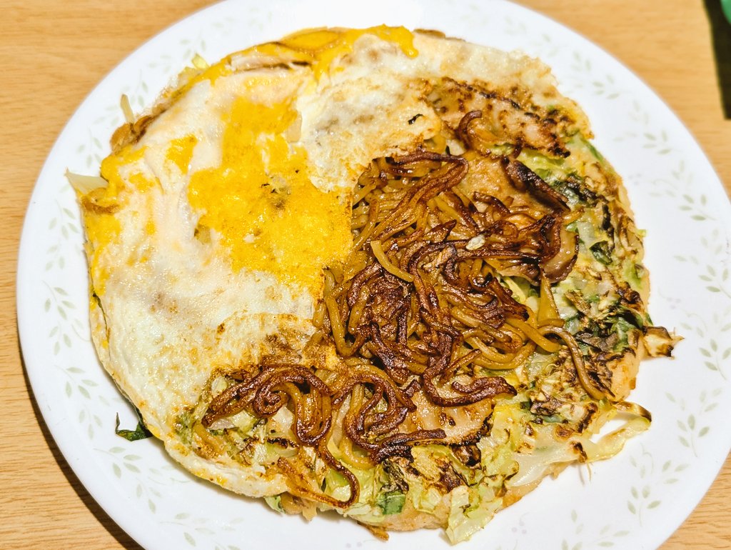 MarronTree's tweet image. 朝昼兼用ごはん

広島風お好み焼き
作り置きエビはんぺん春巻きアレンジコロッケ

昨日使ったパン粉がつぶつぶ系の面白いタイプだったので、フルフライじゃなく揚げ焼きでも使ってみたくなって、数日前の作り置きを揚げ焼きにしてみたー( *´꒳`*)੭⁾⁾