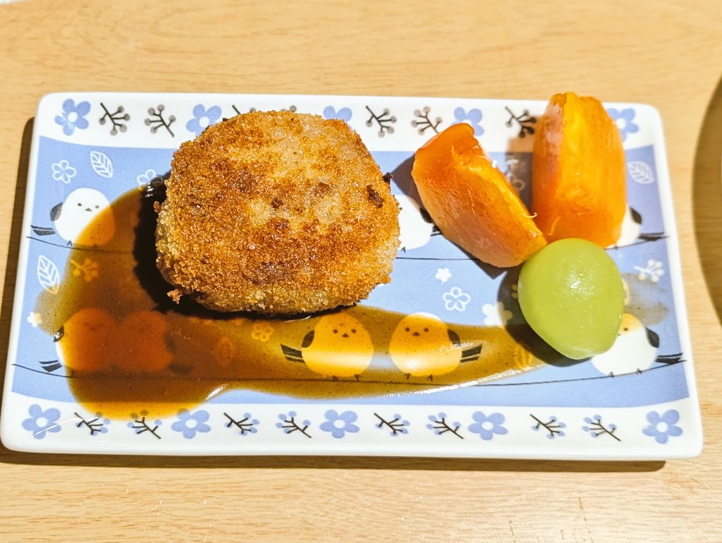 MarronTree's tweet image. 朝昼兼用ごはん

広島風お好み焼き
作り置きエビはんぺん春巻きアレンジコロッケ

昨日使ったパン粉がつぶつぶ系の面白いタイプだったので、フルフライじゃなく揚げ焼きでも使ってみたくなって、数日前の作り置きを揚げ焼きにしてみたー( *´꒳`*)੭⁾⁾